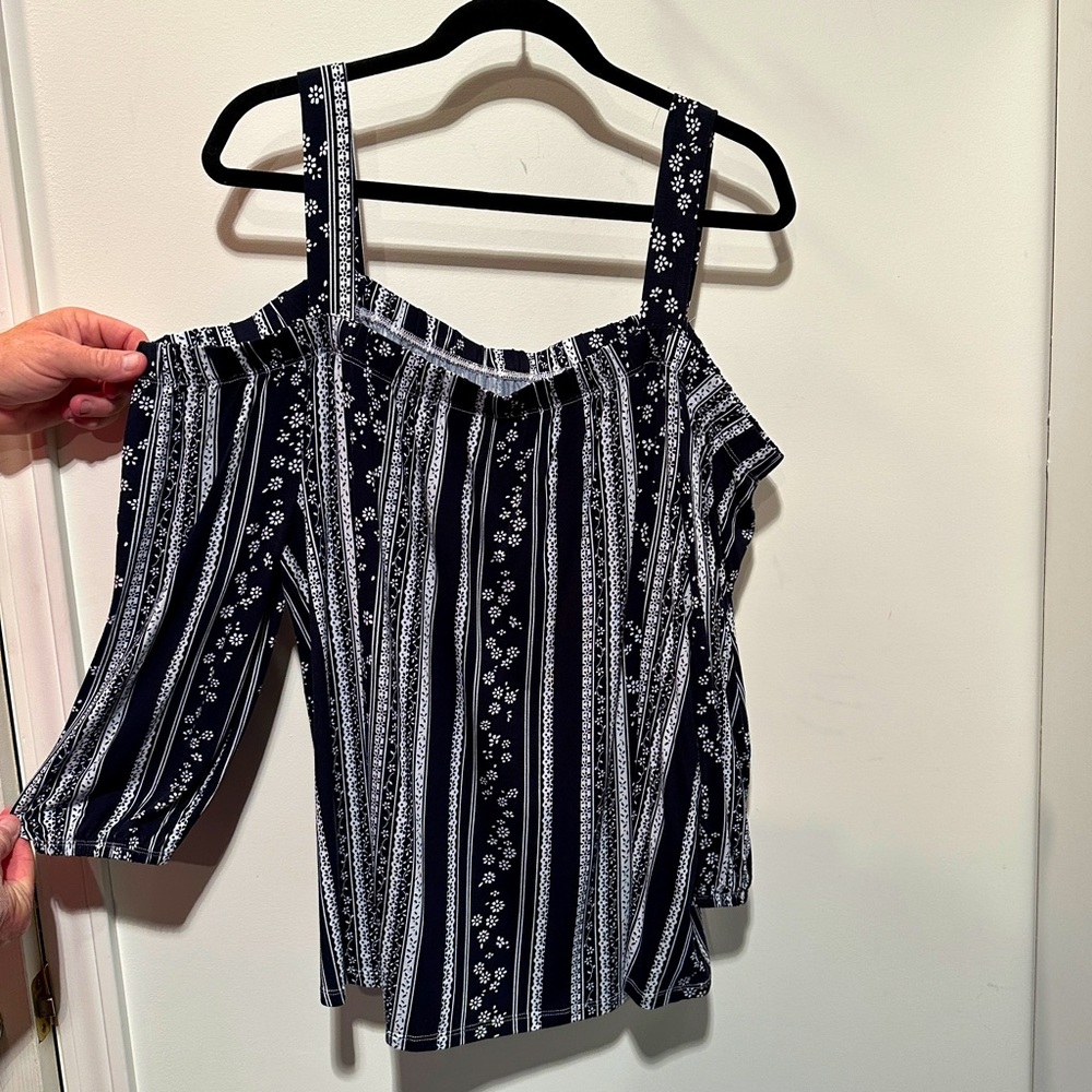 Lane Bryant - Black & White Cold Shoulder top - Size 14/16 - Excellent Condition